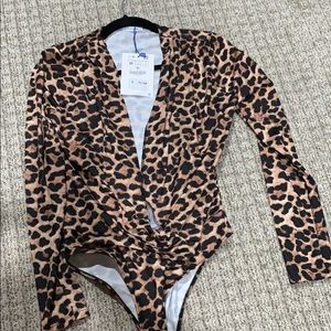 Low neck body suit leopard